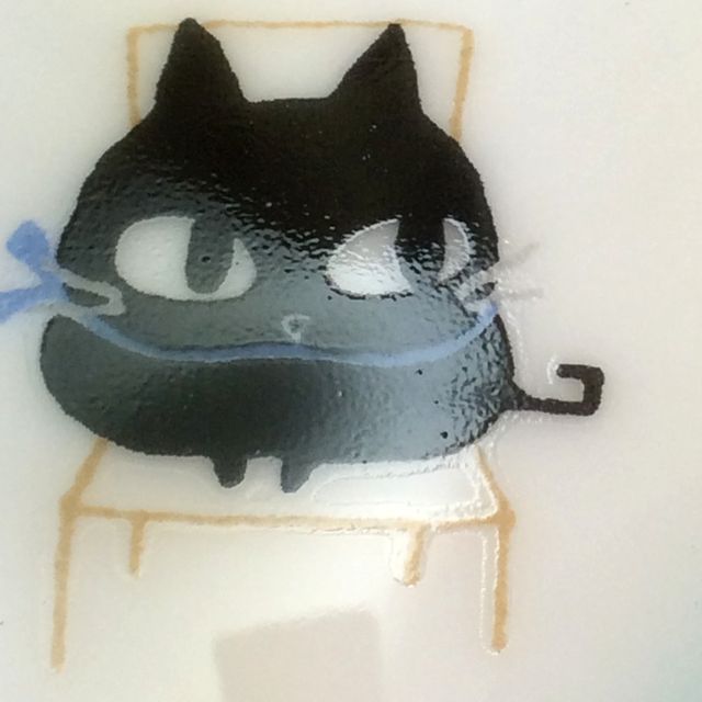 かとうしんじ先生のアニーブンキャットハート型小皿の黒猫青リボンのクローズアップ画像