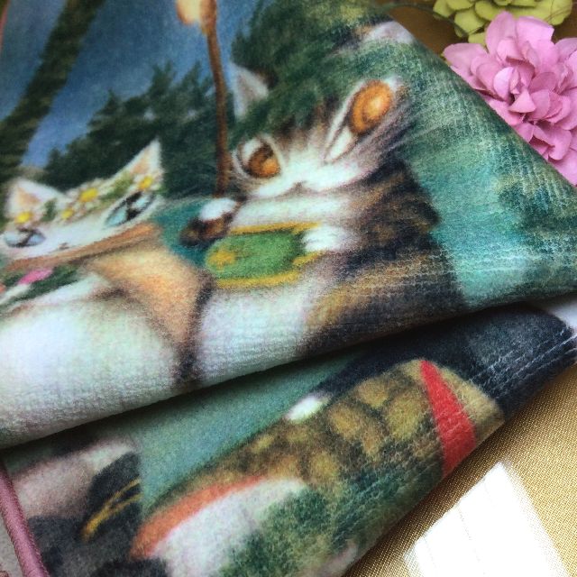 池田あきこ先生のわちふぃーるどダヤンのタオルハンカチ夏至祭りを畳んだ所の画像