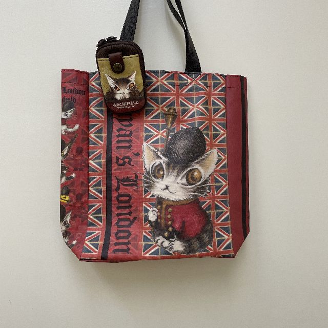 猫のダヤンのハンドルポーチうでぐみ柄をトートバッグに掛けた画像