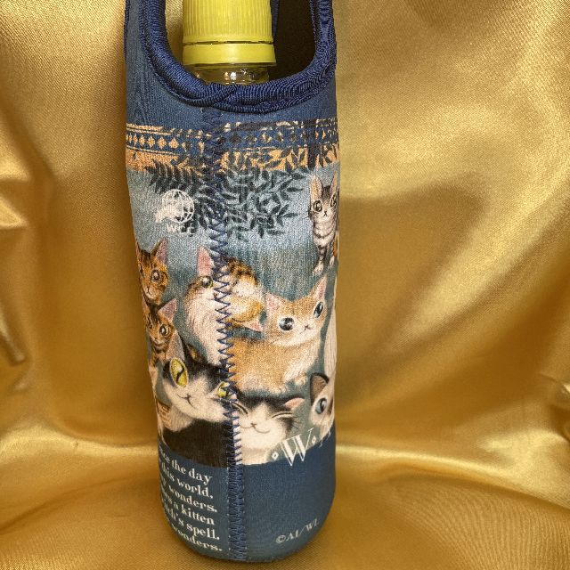 猫のダヤンのネオプレーンボトルケースWCC柄の背面画像
