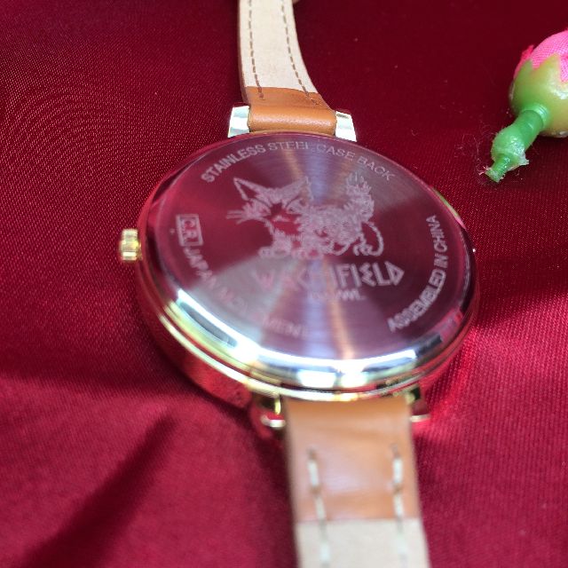 ダヤンの腕時計「光の中」の文字盤の裏側の画像
