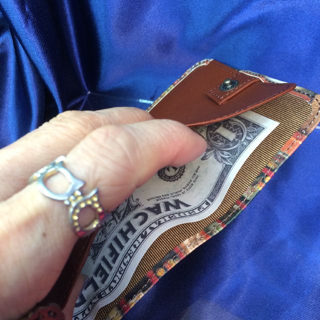 猫のダヤンの本牛革三つ折り財布「グロッサリー」柄の札入れの画像