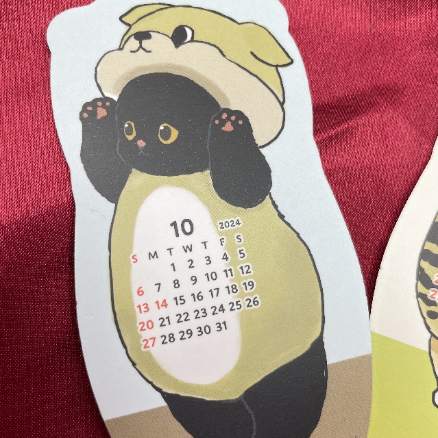 mofusandぢゅのの2024年卓上ダイカットカレンダー被り物柄の10月の画像