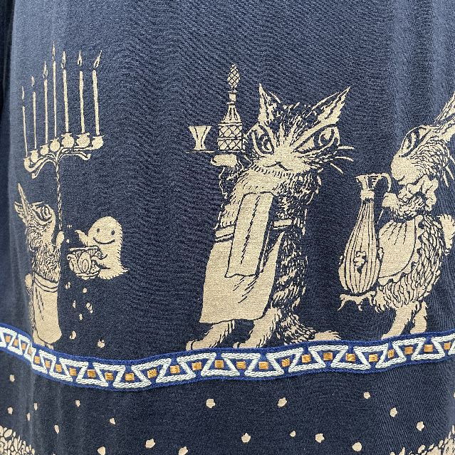 猫のダヤンのチュニックワンピース「いざ食卓へ」柄の裾の絵柄の画像