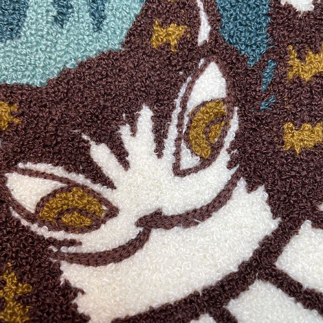 猫のダヤンのサガラ刺繍ポーチピアノキャット柄のオモテ側のクローズアップ画像