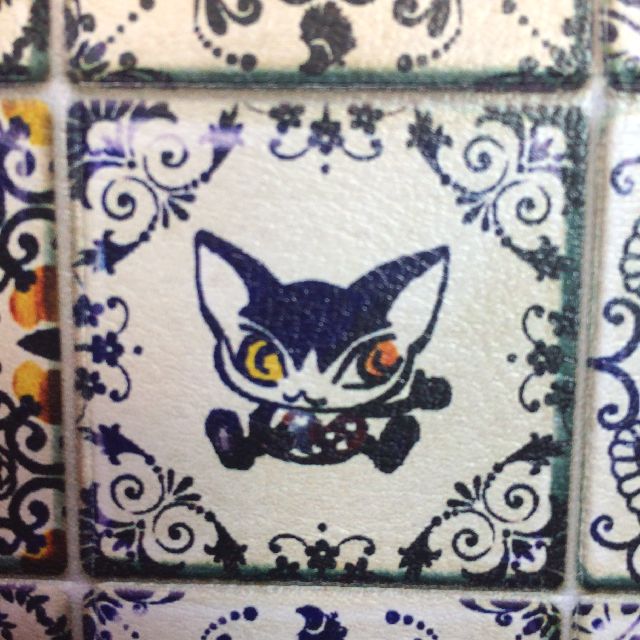 猫のベベダヤンのラウンドファスナー長財布タイル柄のオモテ側の絵柄のクローズアップ画像