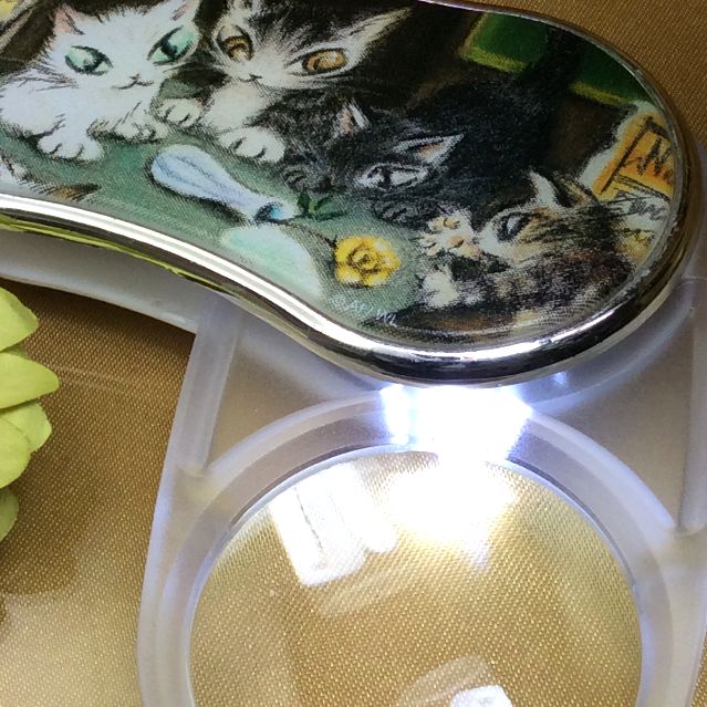 ダヤンのアートなライトルーペパリのカフェを開いてライトを点けた画像