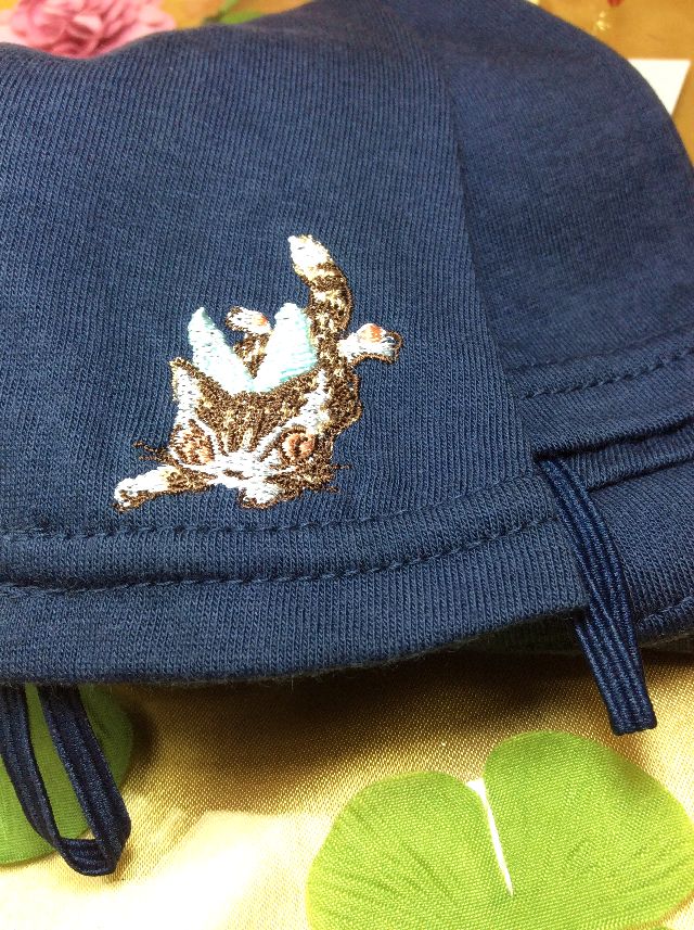 ダヤンのUV手袋フェアリーの刺週刺繍;部分のクローズアップ画像