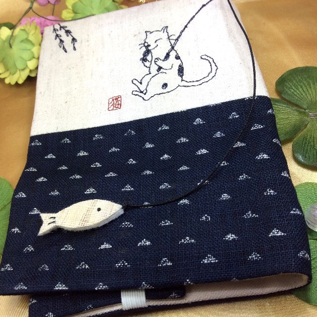 ドン・ヒラノ文庫本用猫ブックカバー魚つりの全体の画像