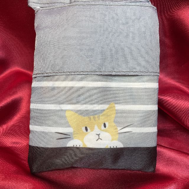 大西賢のコンビニエコバッグチャトラ猫柄グレー色を畳んだ画像