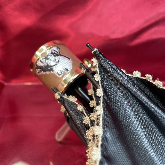 猫のマンハッタナーズの折りたたみ傘「天使の祝福」柄の持ち手の画像