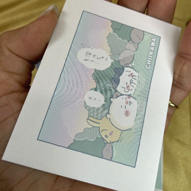 サンスターのちいかわハチワレ猫ミニレターセットCSセリフ柄の封筒を手に持った画像