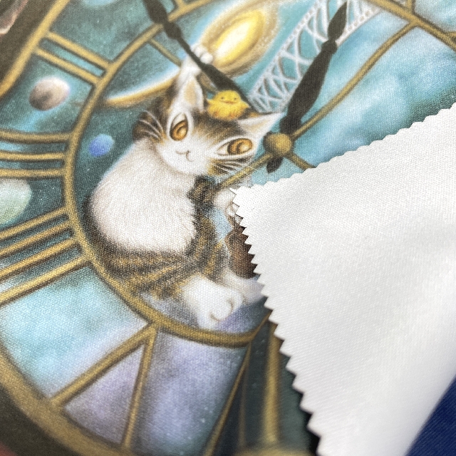 猫のダヤンの眼鏡拭き「逆さま大時計」柄の背面画像