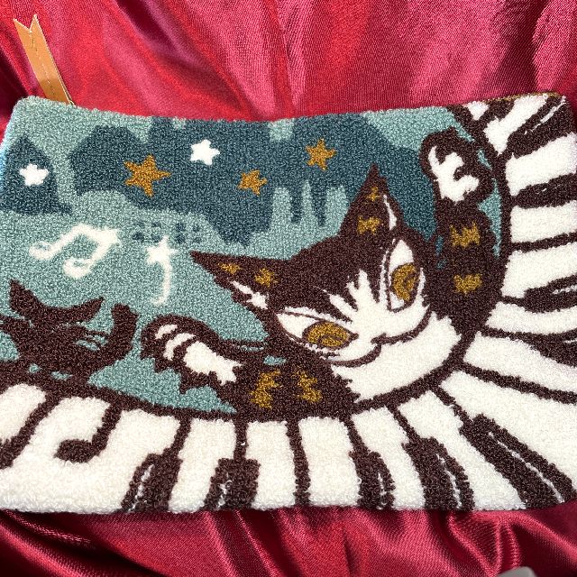 猫のダヤンのサガラ刺繍ポーチピアノキャット柄のオモテ側の画像