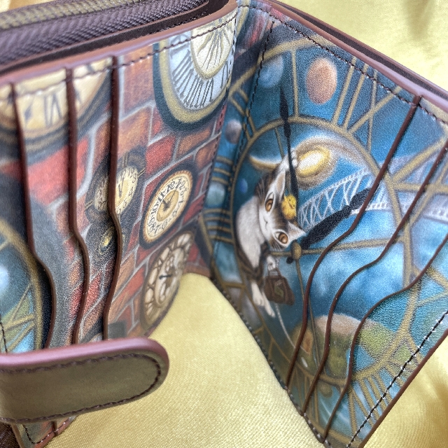 猫のダヤンの二つ折り財布「大時計」柄の内側の画像