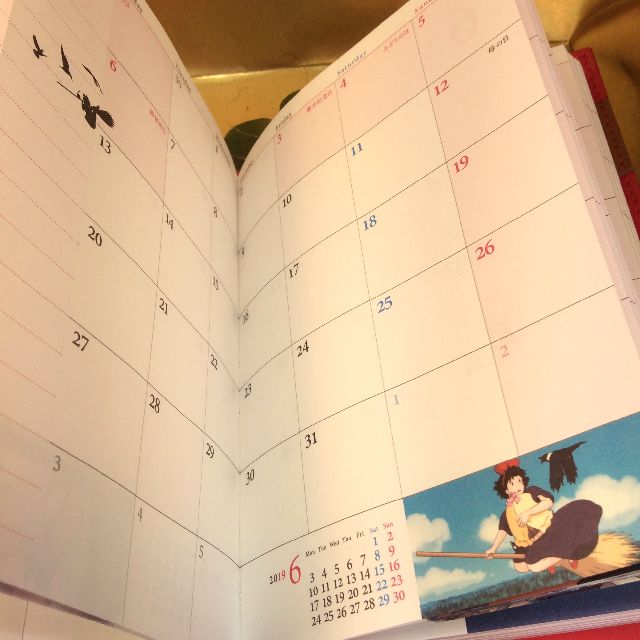 2019年魔女の宅急便黒猫ジジの手帳の月間スケジュールの画像