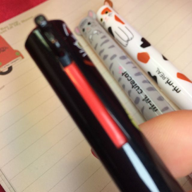 「ミミペン」ボールペンの赤色インク部分の画像