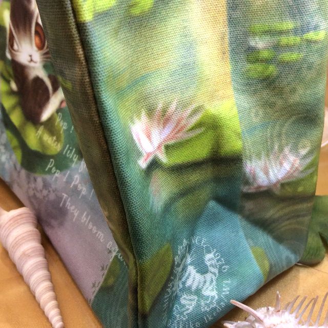 ダヤンのラミネートミニポケットトートバッグ睡蓮の脇マチのクローズアップ画像