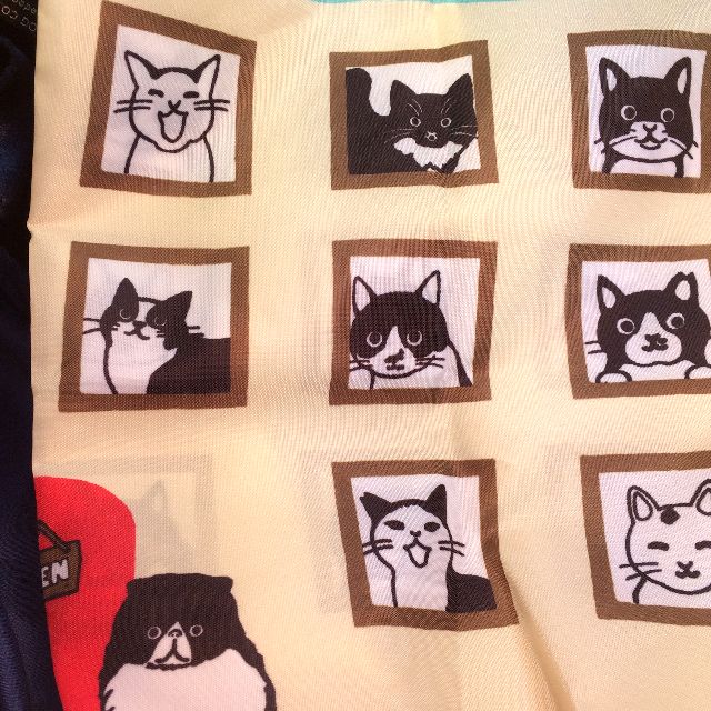プレーリードッグの白黒猫エコバッグの表の左側の絵柄のクローズアップ画像画像