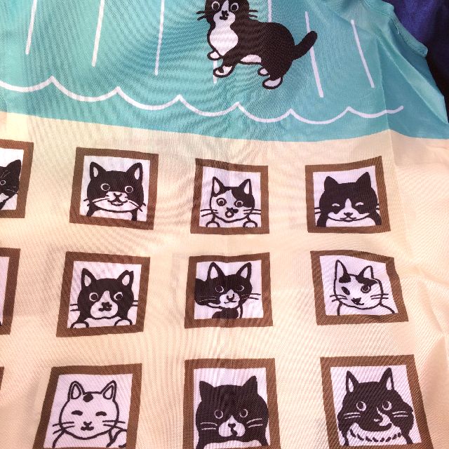 白黒猫エコバッグの表の右側の絵柄のクローズアップ画像