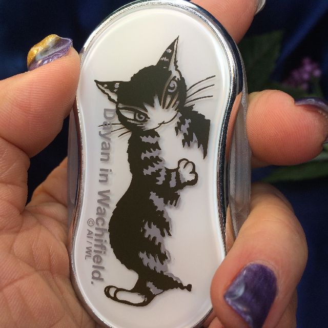 猫のダヤン】ライトルーペ「ポーズ」柄・白色・ボールチェーン付き 正規取扱品 べべダヤン ルーペ、メガネ拭き セット キャラクターグッズ