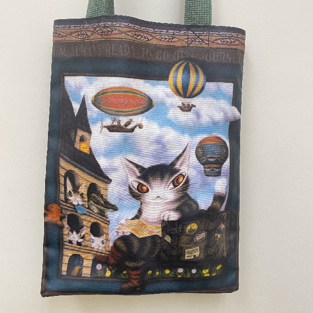 猫のダヤンのラミネート製レッスントートバッグ旅に出る用意柄のオモテ面の画像