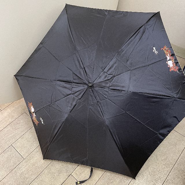 猫のマンハッタナーズ折りたたみ傘「天使の祝福」柄の全体画像