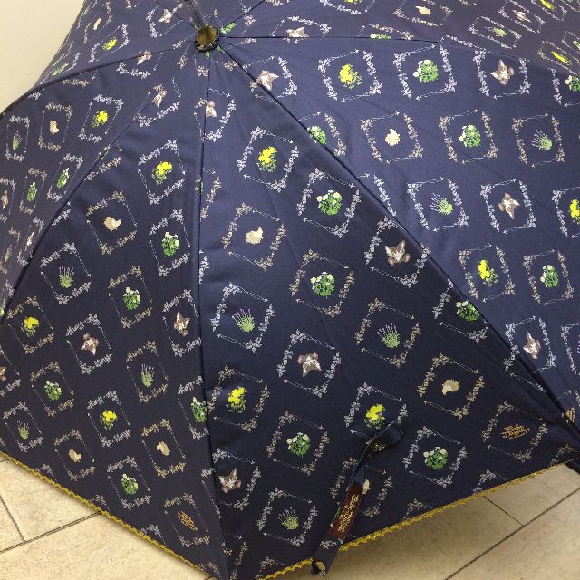 猫のベベダヤンの晴雨兼用長傘「フラワー」柄の全体画像