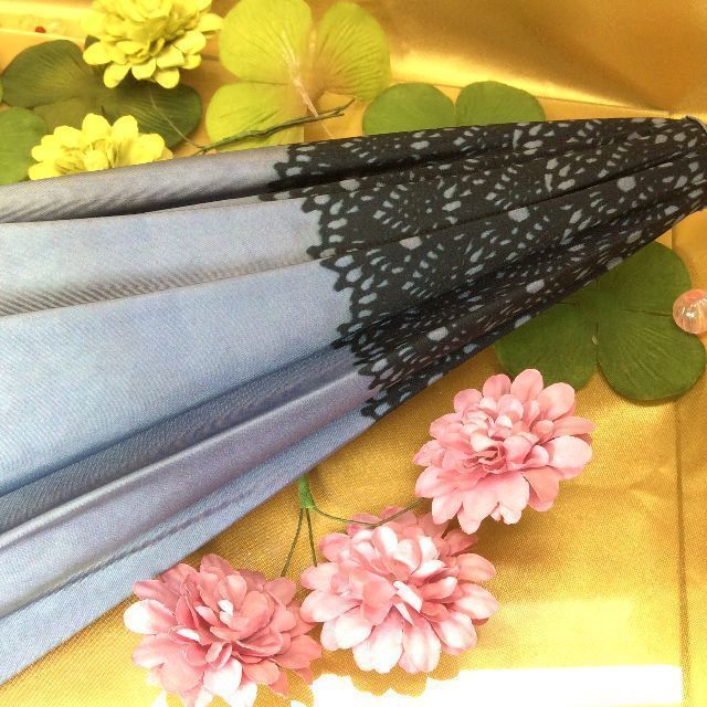 ヨーロッパ調の気品あふれる女王猫の長傘の上部の黒レース部分のアップ写真