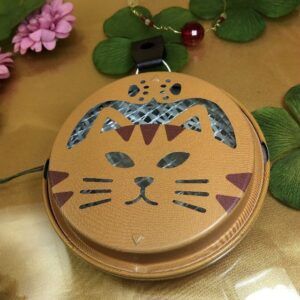 【DECOLE】蚊取りグッズなのに、可愛い猫柄！珍しい携帯ミニ缶蚊取り線香入れとミニアロマ蚊取り線香