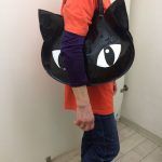 【おすましプーちゃん】ビニールトートバッグ猫顔型。ブラック。スケルトンタイプ。巾着付き。