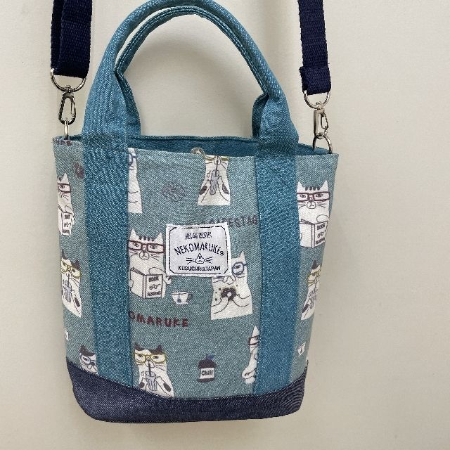 クスグルジャパンのネコまるけ楕円底バッグの背面画像