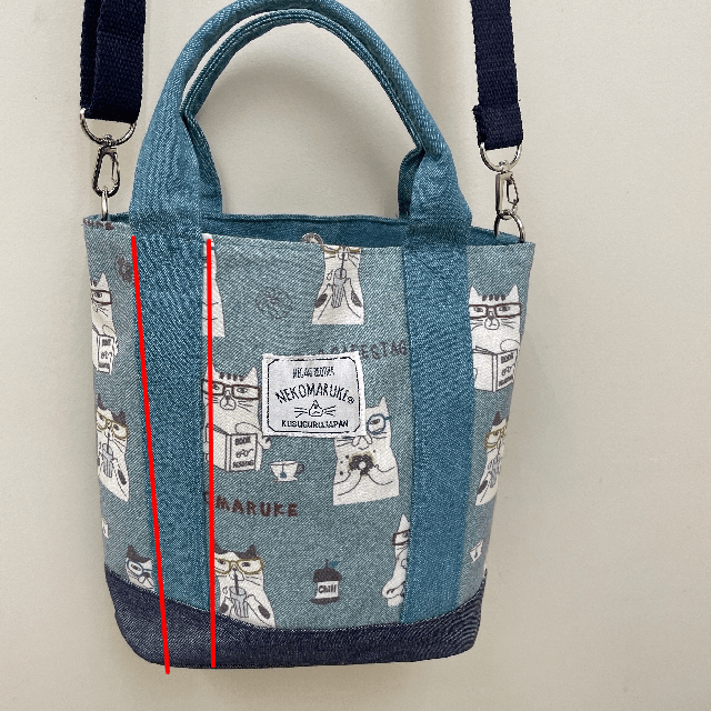 クスグルジャパンのネコまるけ楕円底バッグの背面の画像