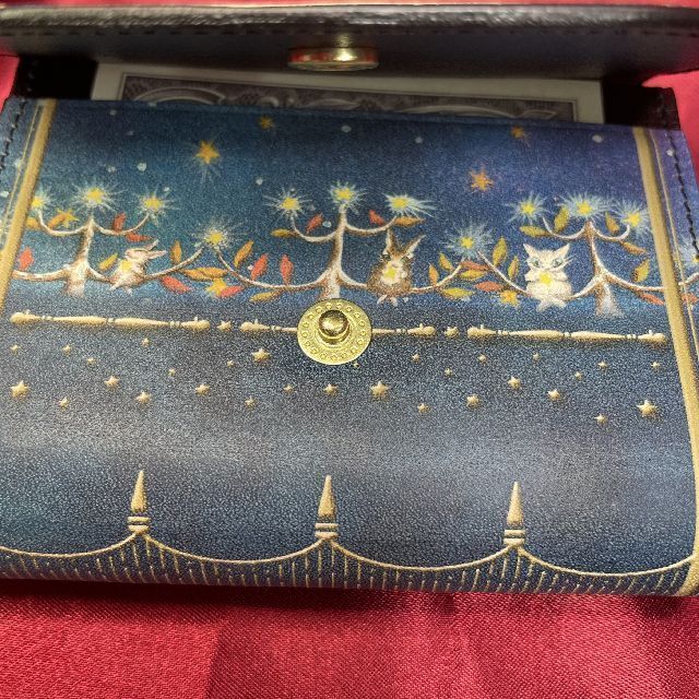 猫のダヤンのコンパクト財布WCCラップランド柄のボタンの画像