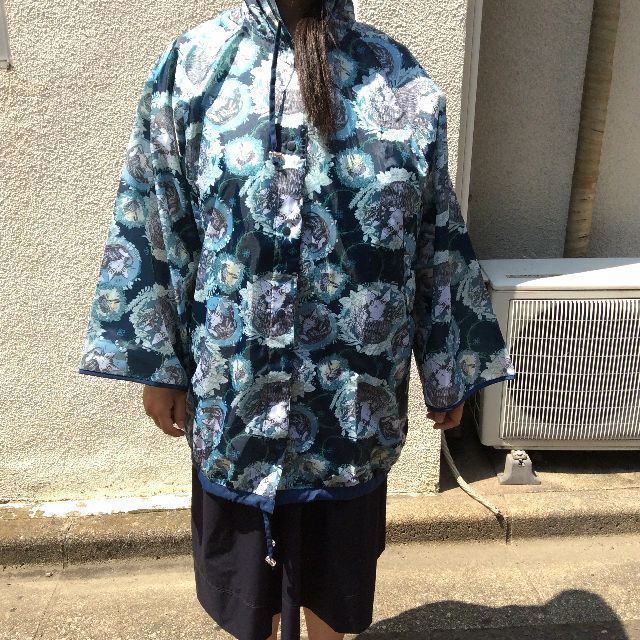 ダヤンのバルトBABYモモンガポンチョダヤンのバルトBABYモモンガポンチョをモデルに着せた前側画像