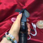 【Decole】猫の肉球ハンディ扇風機「ニャンディファン」。ＬＥＤライト付き。
