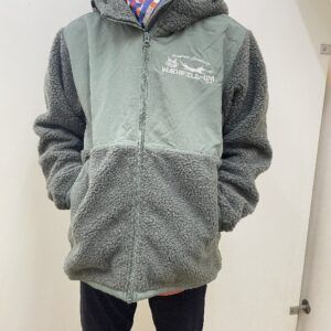 【送料無料・猫のダヤン】ボアフリースジャケット・「オオカミ」柄・深緑色（モスグリーン）・Mサイズ