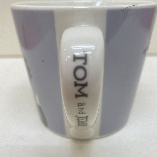 トムとジェリーマグカップBEST FRIENDS FOREVER柄の持ち手の画像