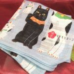 【メール便】マツモトヨーコ先生のＬサイズハンカチは招き猫が一杯！！