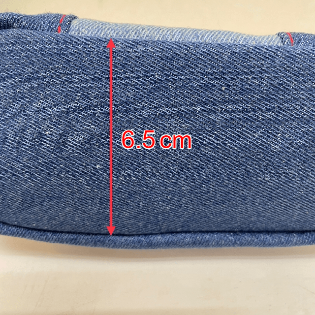 サンスター文具のちいかわデニムポーチワイヤー入りの底面の画像