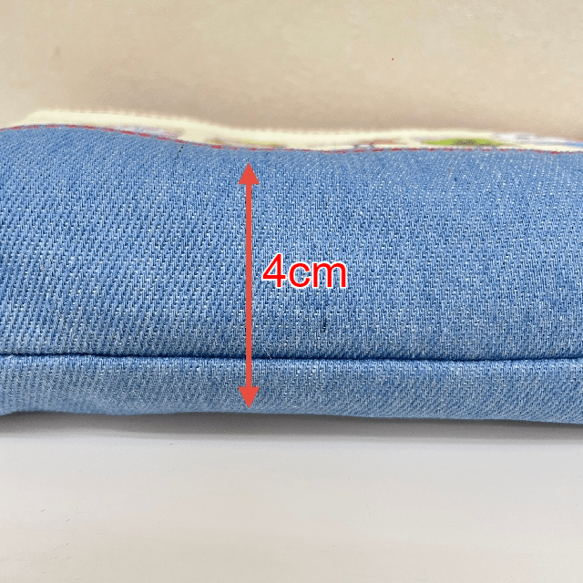 サンスター文具のmofusandデニムポーチ・クリームソーダにゃん柄の底マチ画像