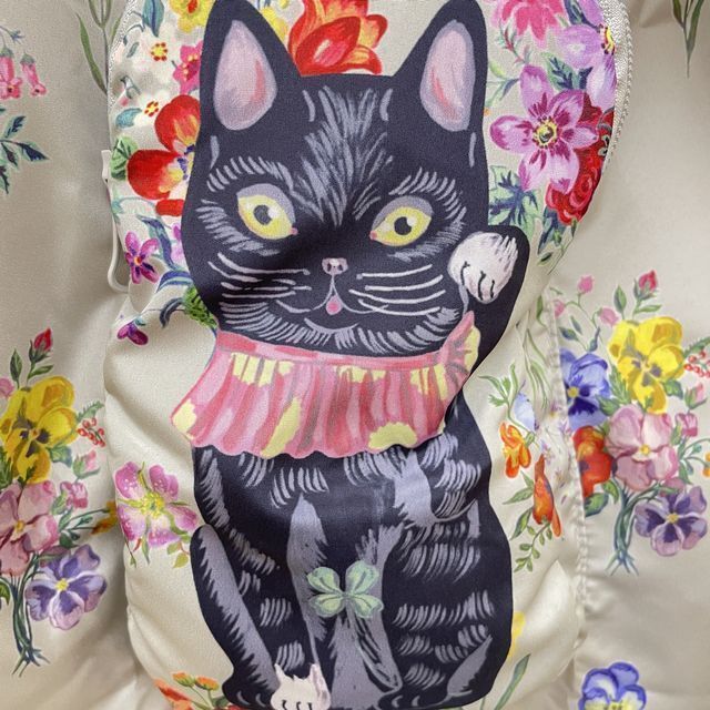 エイトミリオンワークスのナタリーレテのエコバッグラッキーキャットの絵柄のクローズアップ画像