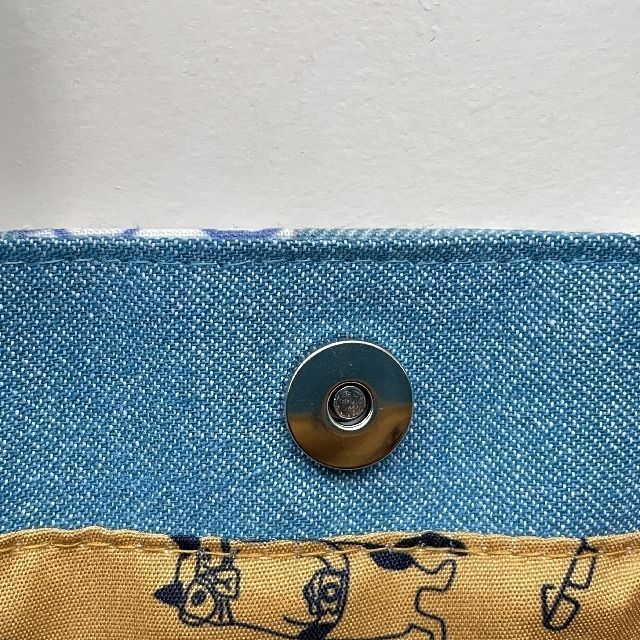 クスグルジャパンのネコまるけ楕円底バッグのマグネットボタンの画像