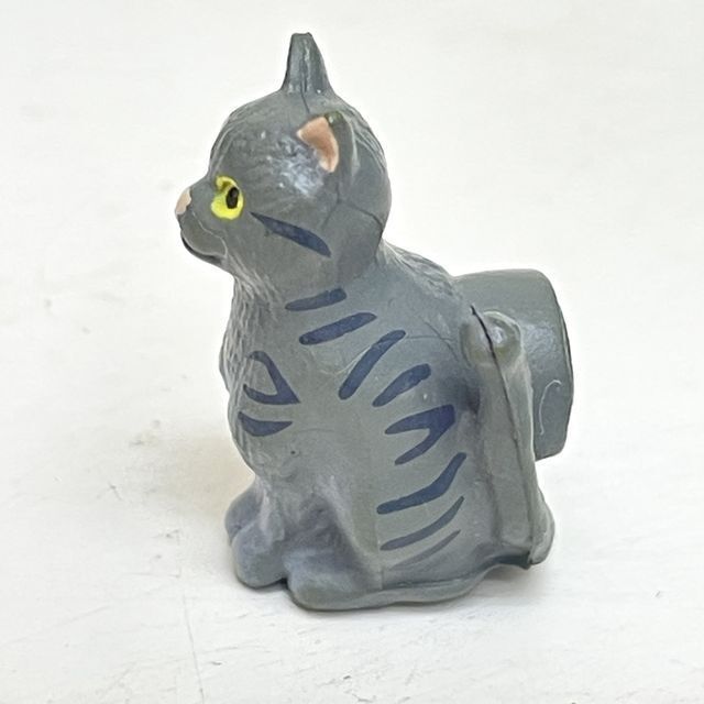 デザインフィルミドリカンパニーのミニマグネットネコ柄のトラ猫画像