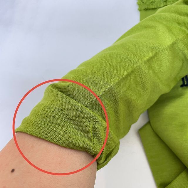 マタノアツコのＵＶアームカバーMEMEとお魚バッグ柄の二の腕部分の画像