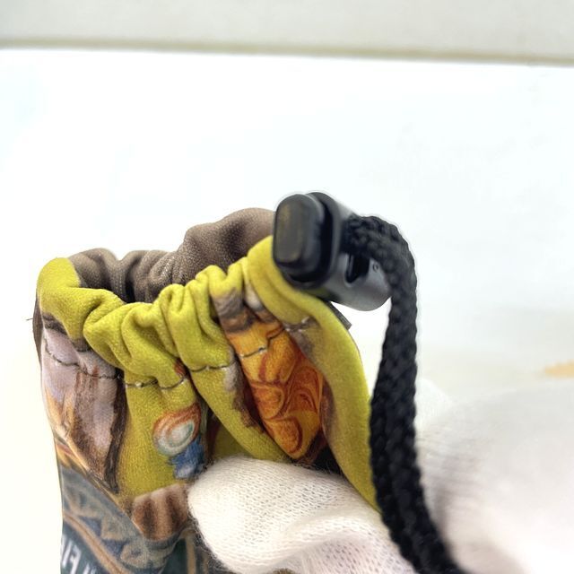 猫のダヤンのミニ巾着・鏡の中まで柄の開口部を閉じた画像