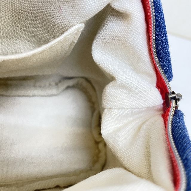 サンスター文具のちいかわデニムポーチワイヤー入りの開口部の画像