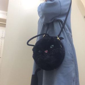 【ルートート】丸いバッグ。猫の顔刺繍。フェイクファー素材。！