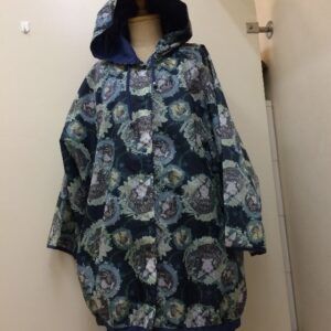 【送料無料・猫のダヤン】レインウエア「モモンガポンチョ・バルトBABY柄」収納手提げ付き。