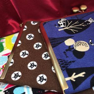 【メール便・ハンドメイド】通帳ケース・猫柄・がま口タイプ（肉球ツマミ）